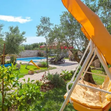 Holiday home Luna Mednjan
